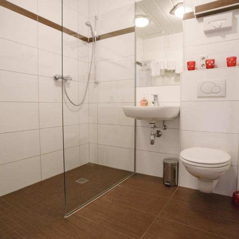 Hotel Drei Kreuz - Vierbettzimmer - 2