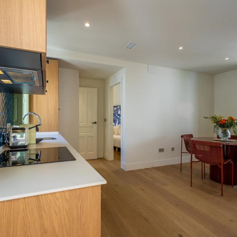Encanto, casco histórico y pequeña piscina privada - Apartamento de 2 dormitorios con piscina privada - 25