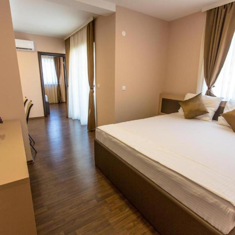 Atlantic Hotel - Četvorokrevetna Soba sa Balkonom - 1