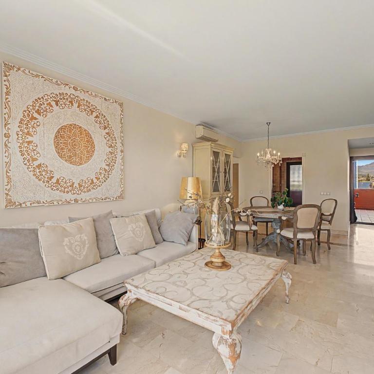 Luxurious Apartment Near the Beach - Two-Bedroom Deluxe Apartment with Ocean View - 10