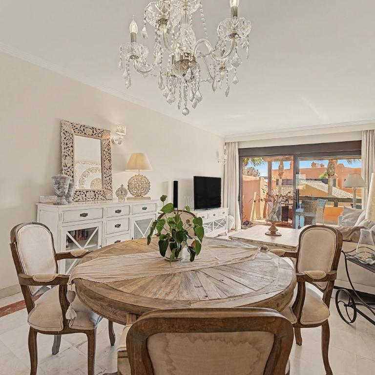 Luxurious Apartment Near the Beach - Two-Bedroom Deluxe Apartment with Ocean View - 12