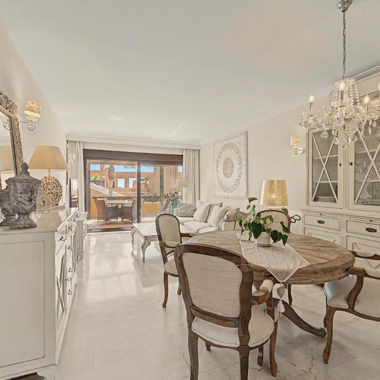 Luxurious Apartment Near the Beach - Two-Bedroom Deluxe Apartment with Ocean View - 23