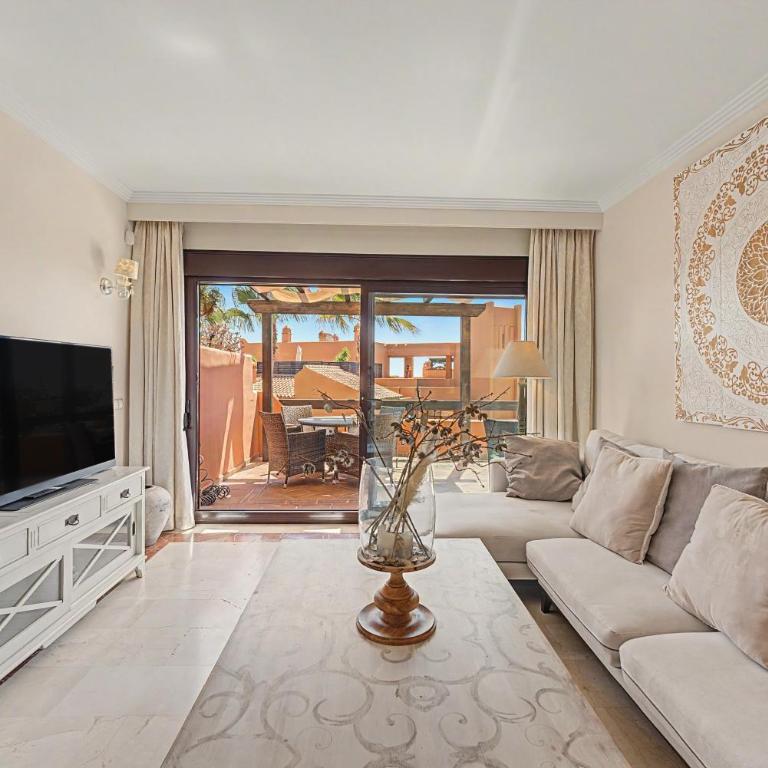 Luxurious Apartment Near the Beach - Two-Bedroom Deluxe Apartment with Ocean View - 8