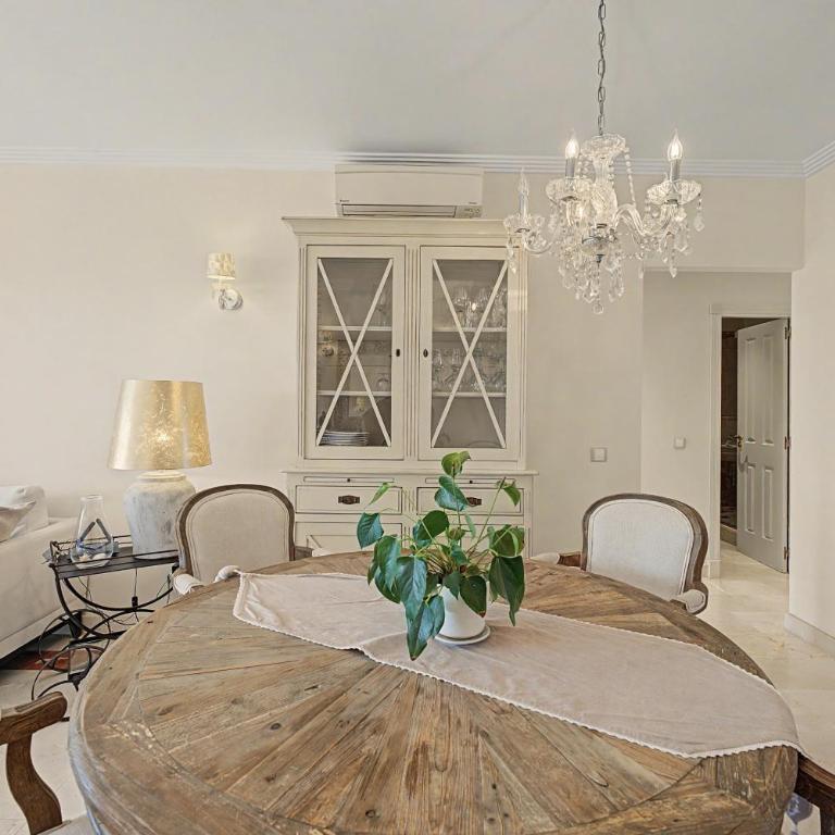 Luxurious Apartment Near the Beach - Two-Bedroom Deluxe Apartment with Ocean View - 11