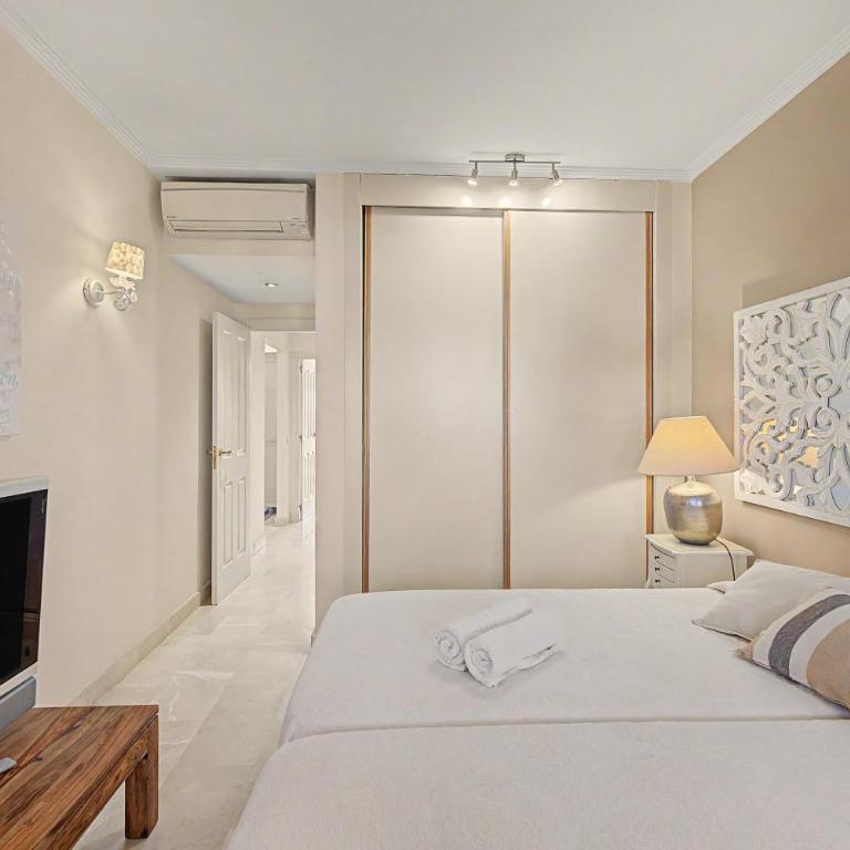 Luxurious Apartment Near the Beach - Two-Bedroom Deluxe Apartment with Ocean View - 20