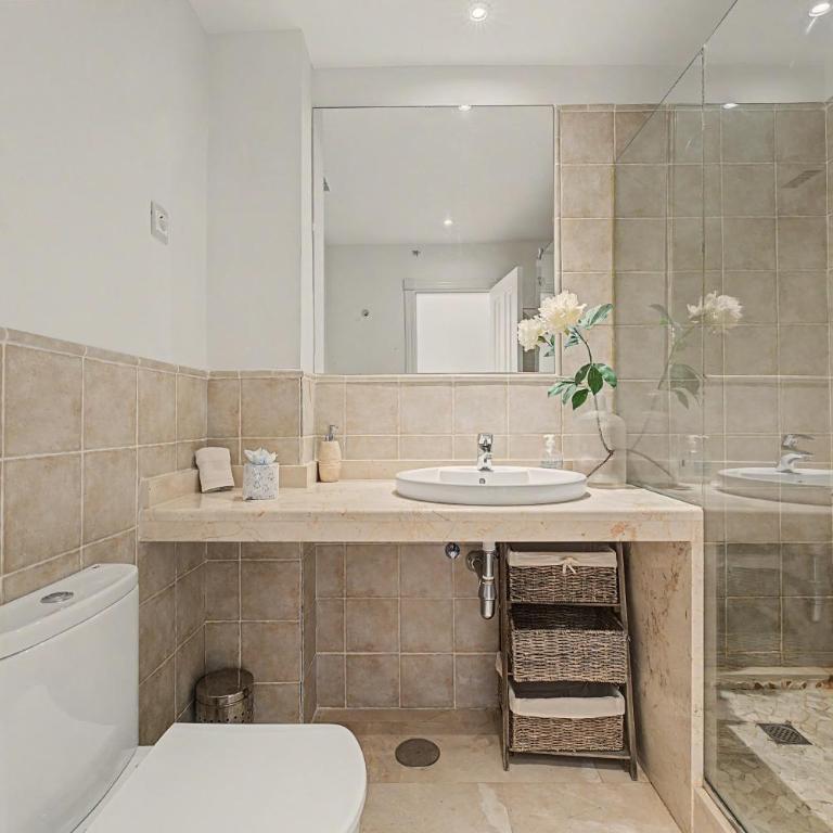 Luxurious Apartment Near the Beach - Two-Bedroom Deluxe Apartment with Ocean View - 21