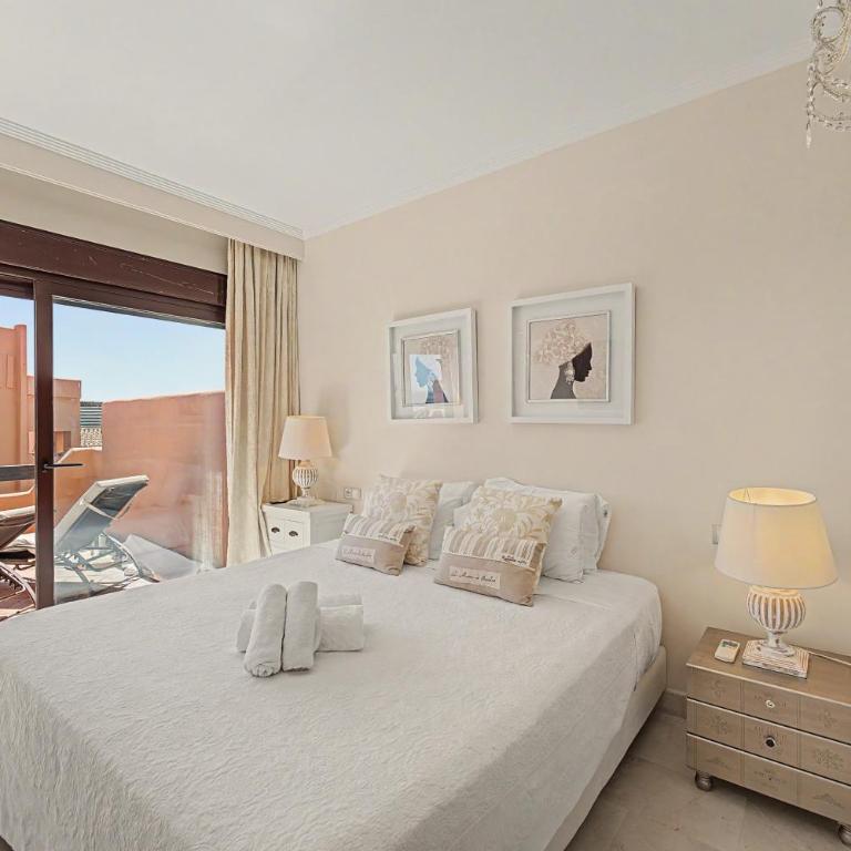Luxurious Apartment Near the Beach - Two-Bedroom Deluxe Apartment with Ocean View - 15