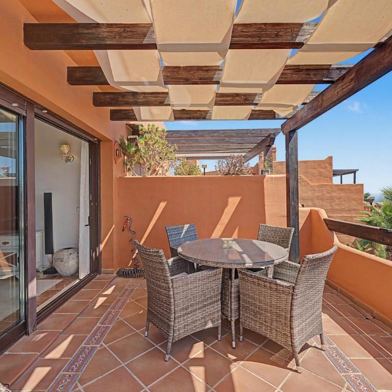Luxurious Apartment Near the Beach - Two-Bedroom Deluxe Apartment with Ocean View - 25