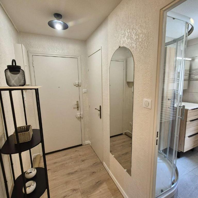 Nouveauté 2026, climatisation, tout à pied - Appartement 1 Chambre de Luxe - Vue sur Jardin - 9