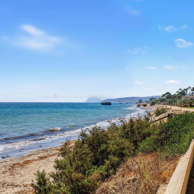 Luxurious Apartment Near the Beach - Two-Bedroom Deluxe Apartment with Ocean View - 27