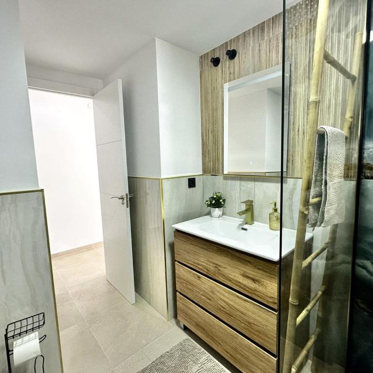Fuengirola Gem - Sea Views - Walk to Everything - Apartamento de 2 dormitorios con balcón y vistas al mar - 24