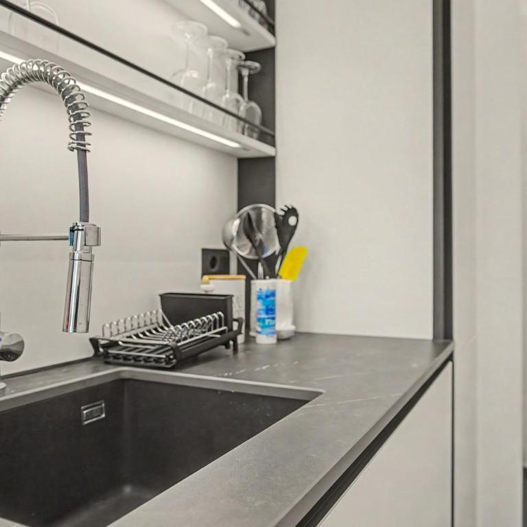 Casa Simone - Appartamento Deluxe con 2 Camere da Letto e Balcone - 8