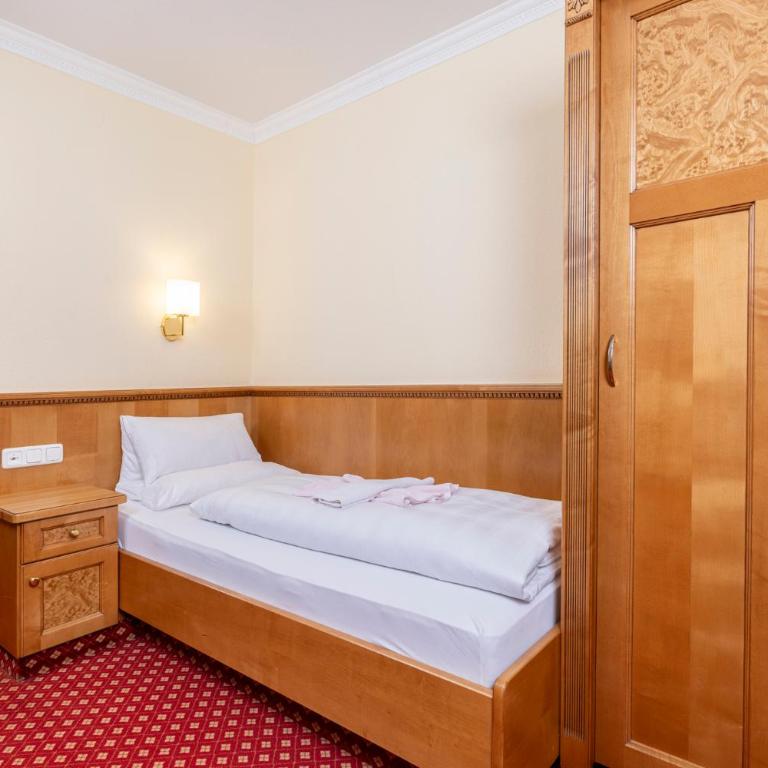 Hotel-Pension Strolz - Einzelzimmer mit Balkon - 5