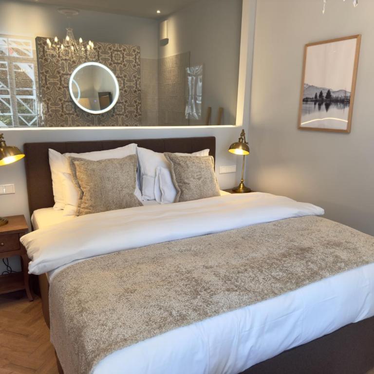Villa Wickenburg - Studio Apartment with King Bed - 1