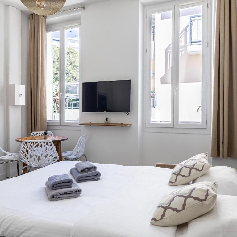 MERO CROIS - 1-bedroom apartment on foot to Palais and beaches - Appartement 1 Chambre Deluxe - Vue sur Ville - 6