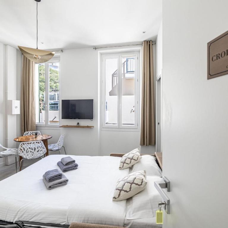 MERO CROIS - 1-bedroom apartment on foot to Palais and beaches - Appartement 1 Chambre Deluxe - Vue sur Ville - 12