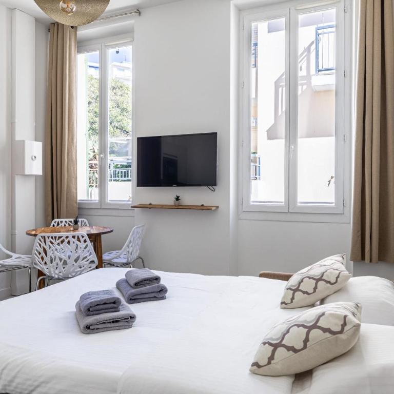 MERO CROIS - 1-bedroom apartment on foot to Palais and beaches - Appartement 1 Chambre Deluxe - Vue sur Ville - 16