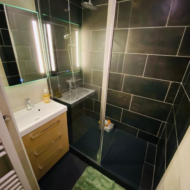  - Room #1727568201 - 9