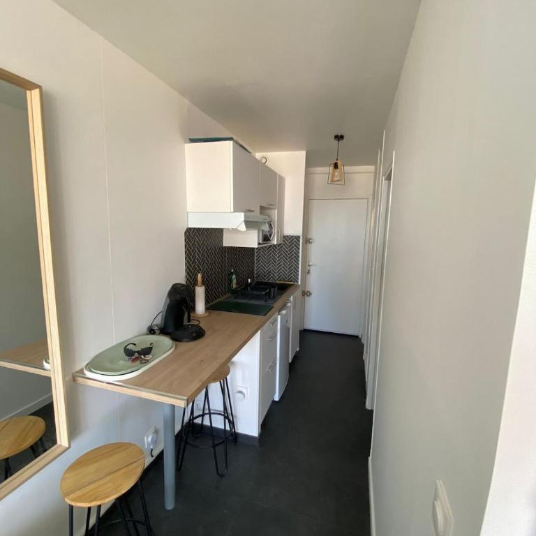  - Room #1727568201 - 16