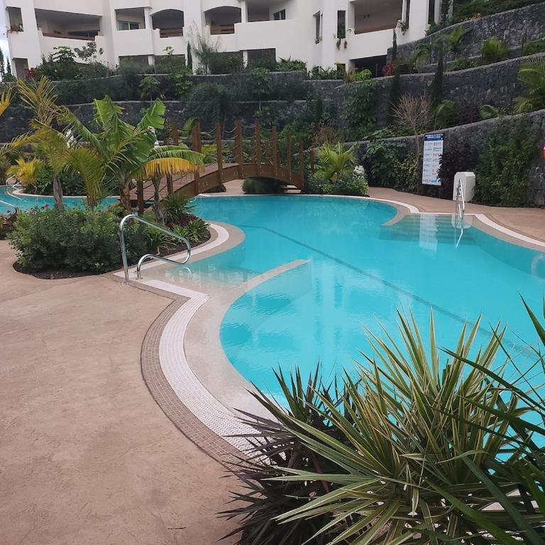 Modern Oasis with Jacuzzi & Two Terraces - Apartment - 37