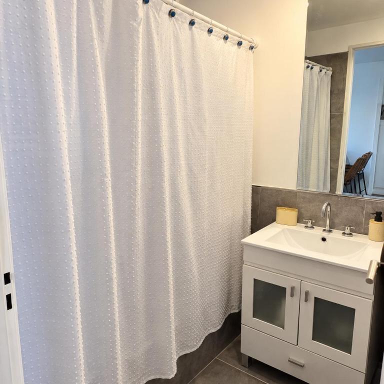 Acogedor depto en ubicación ideal -Cochera- By BUMEN - Apartamento Deluxe - 11