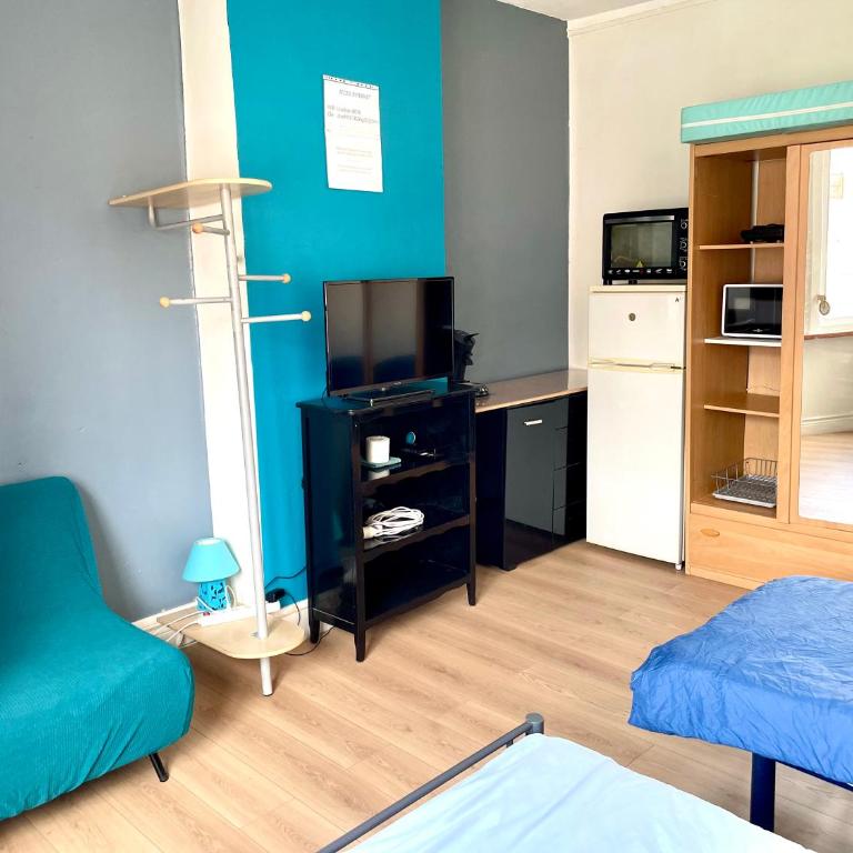 Grande chambre - fumeur - Chambre Double ou Lits Jumeaux - 7