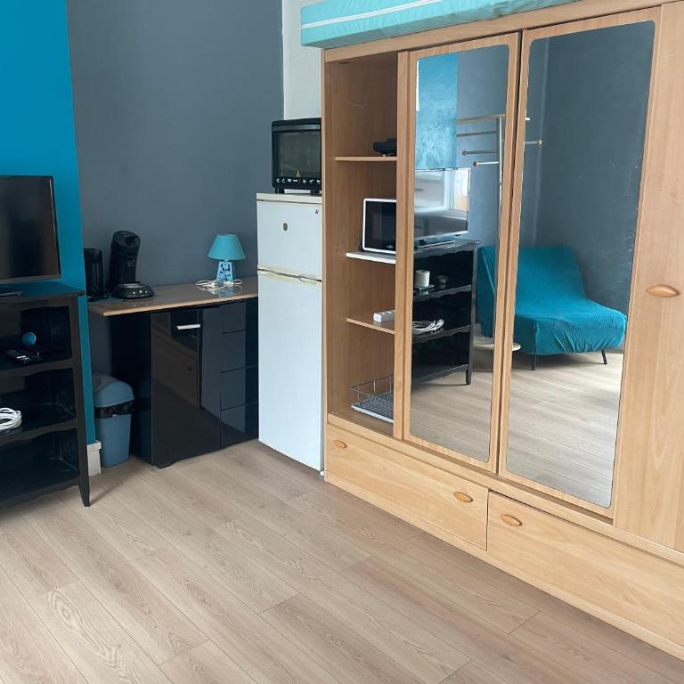 Grande chambre - fumeur - Chambre Double ou Lits Jumeaux - 9
