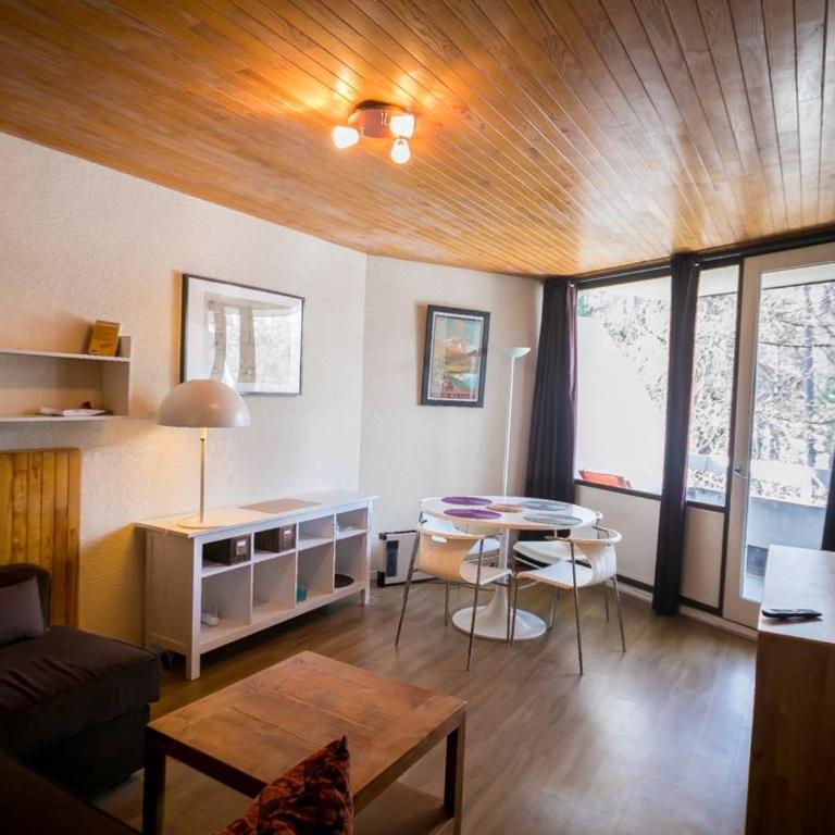 Studio Montagne à Vars, 4 couchages, centre station, à 30m des pistes - Appartement 1 Chambre - 15
