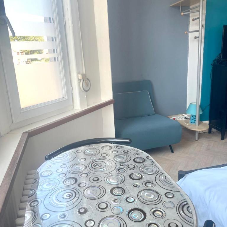 Grande chambre - fumeur - Chambre Double ou Lits Jumeaux - 12