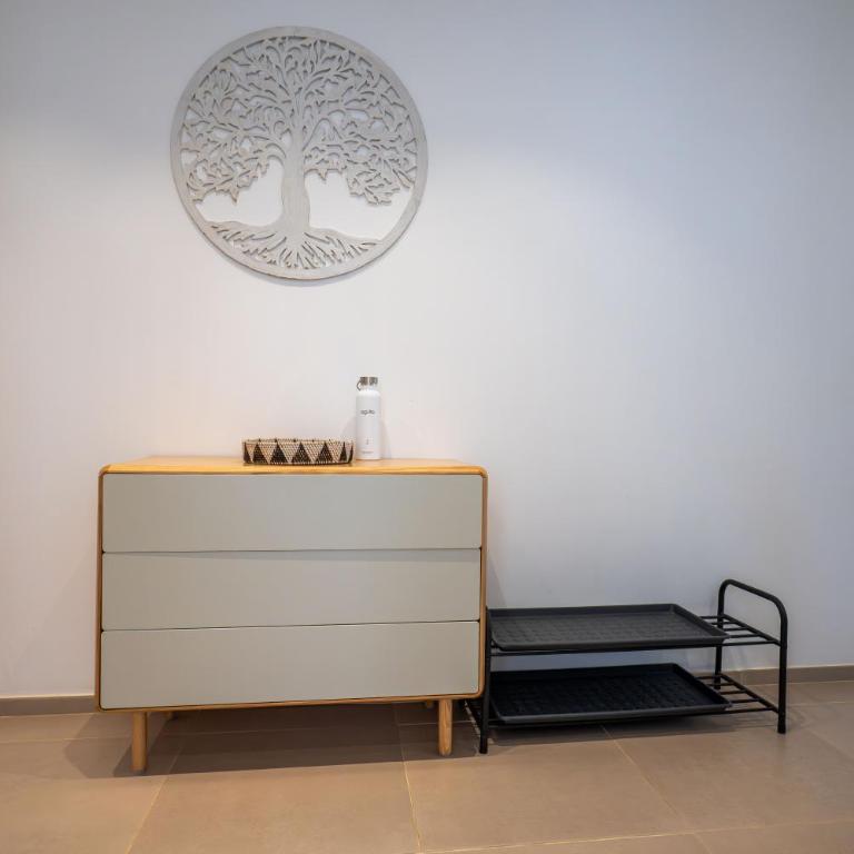 Modern Oasis with Jacuzzi & Two Terraces - Apartment - 7