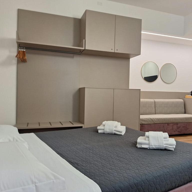 Leoni Suites - Camera Tripla Deluxe - 2