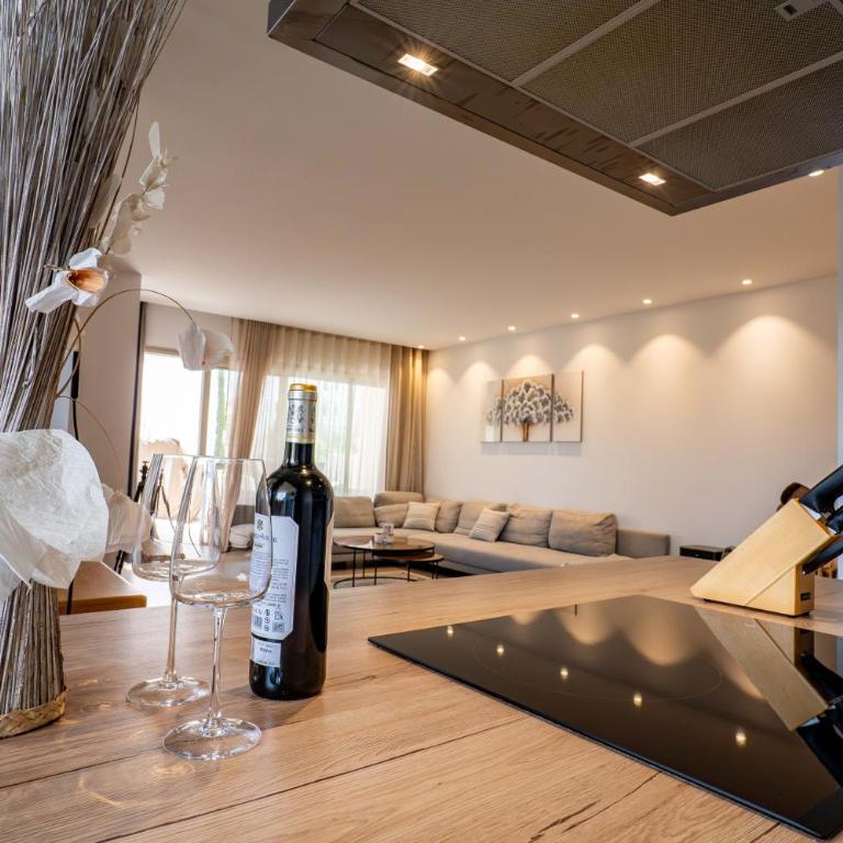 Modern Oasis with Jacuzzi & Two Terraces - Apartment - 13