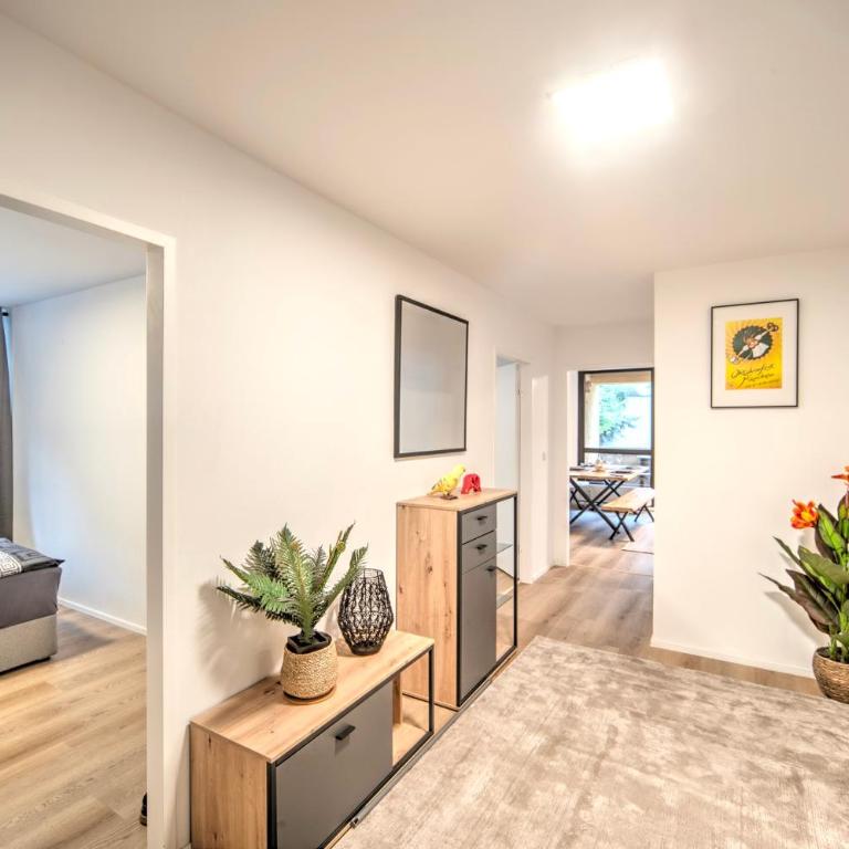 Spacious Apartment Balcony Parking 2 Min to Oktoberfest - Three-Bedroom Apartment - 3