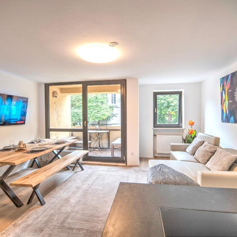 Spacious Apartment Balcony Parking 2 Min to Oktoberfest - Three-Bedroom Apartment - 5