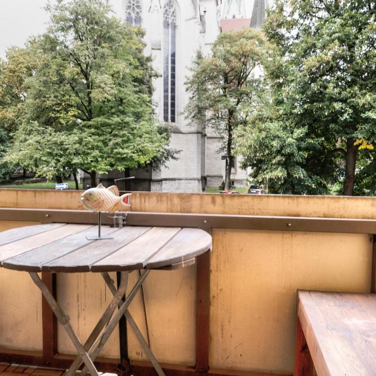 Spacious Apartment Balcony Parking 2 Min to Oktoberfest - Three-Bedroom Apartment - 13