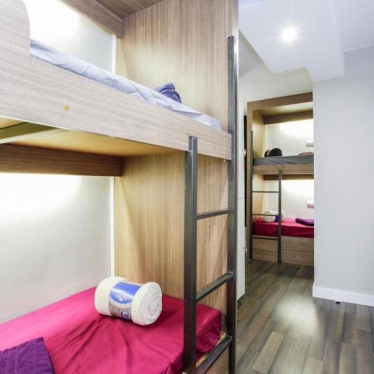 Barcelona & You Hostel Sagrada Familia - Cama en habitación femenina compartida de 4 camas - 10