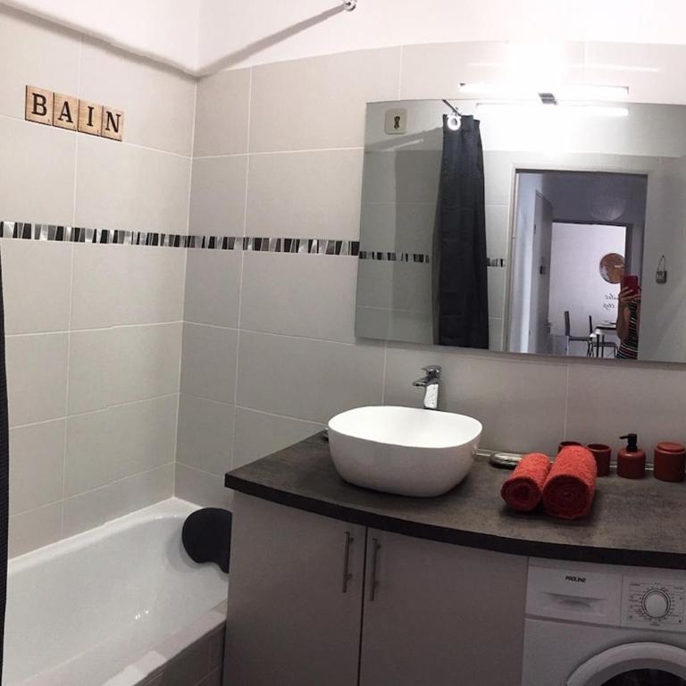 T2 standing 50m2, parking, centre-ville, au calme - Apartment mit 1 Schlafzimmer - 26