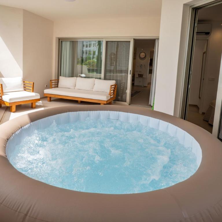 Modern Oasis with Jacuzzi & Two Terraces - Apartment - 31