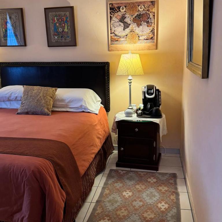 Dickinson Guest House, Guadalajara Expo - Deluxe Queen Room - 33