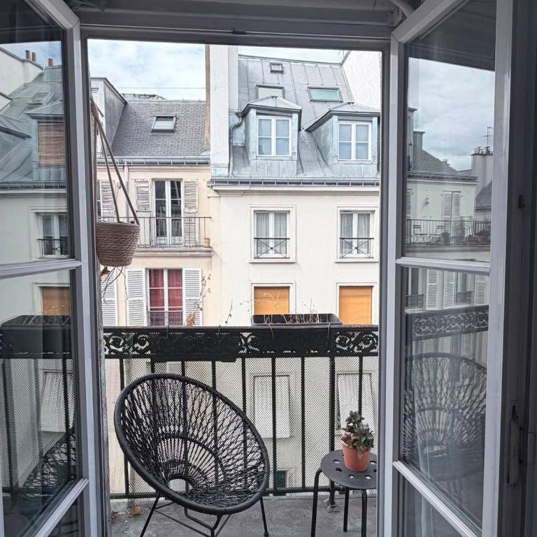 Charming apartment in a very good location - Living room and 1 bedroom - Appartement 1 Chambre - 1