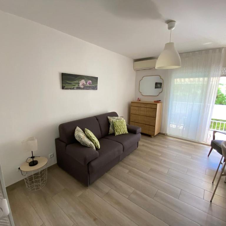 Studio coquet avec balcon vue sur Mont St Clair- Sète, avec climatisation, Très proche des Thermes - Appartement 1 Chambre - 3