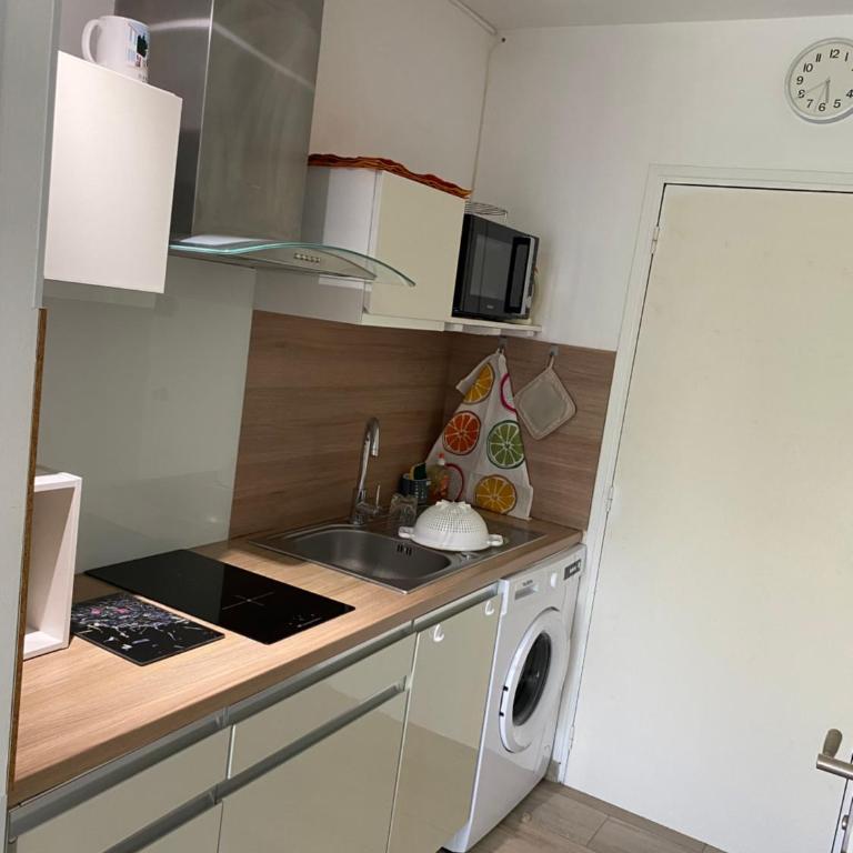 Studio coquet avec balcon vue sur Mont St Clair- Sète, avec climatisation, Très proche des Thermes - Appartement 1 Chambre - 4