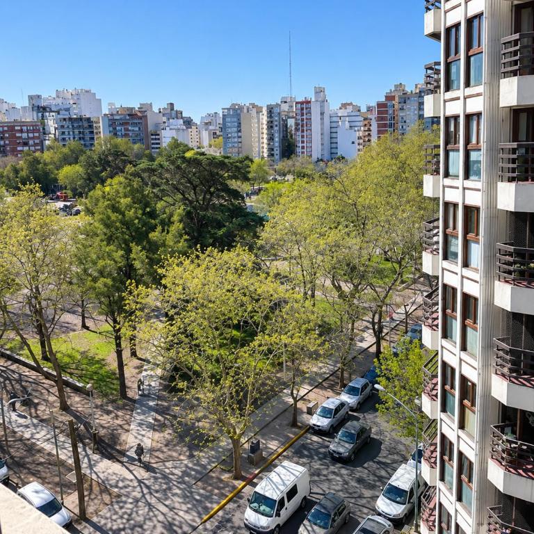 Depto. en la bella plaza Mitre. Luminoso y amplio. - Two-Bedroom Apartment - 18