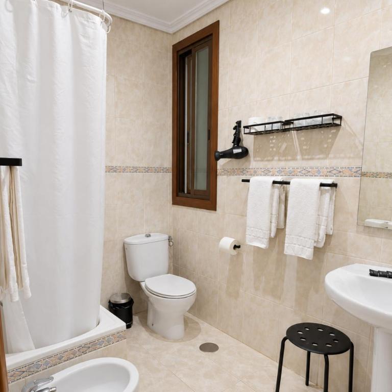 Hostal Prada - Dreibettzimmer - 2
