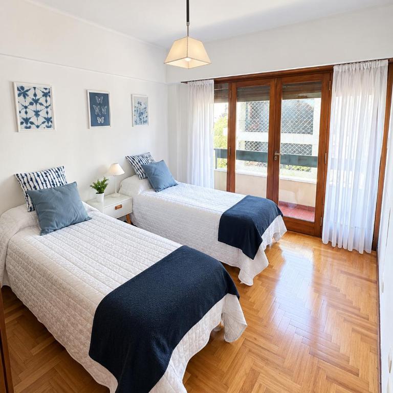 Depto. en la bella plaza Mitre. Luminoso y amplio. - Two-Bedroom Apartment - 20