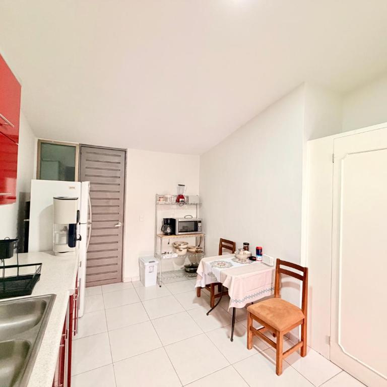 Loft Estilo y Diseño, Alberca con Calefacción! Cuernavaca somos los únicos en ofrecerte 2 jacuzzis climatizados y sistema de hidromasaje tipo Spa! Amplia y lujosa cama para alberca! Terraza privada con asador de carbon! 3 smart TV, Wi-Fi Gratis! - Apartamento de 2 dormitorios con vistas a la piscina - 22