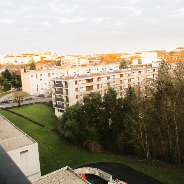 LIMOGES, joli, assansseur, accéss direct CHU, facs, A20 et N141 - Appartement 2 Chambres - Vue sur Jardin - 3