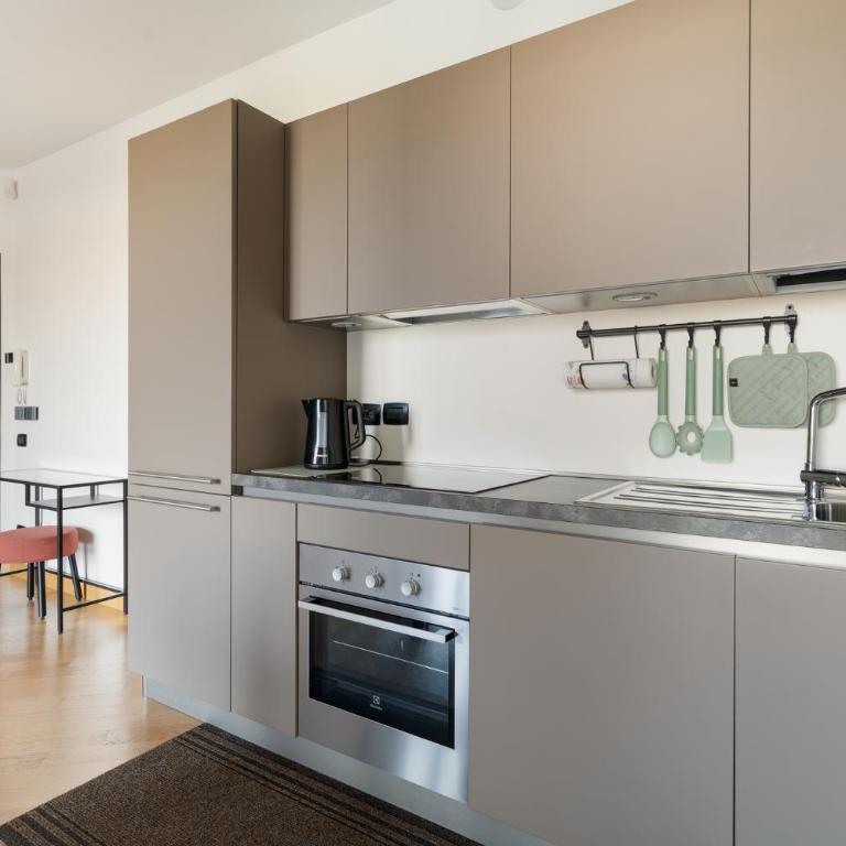 GuestHost - Traiano Comfy and Bright Studio - Estudio - 2