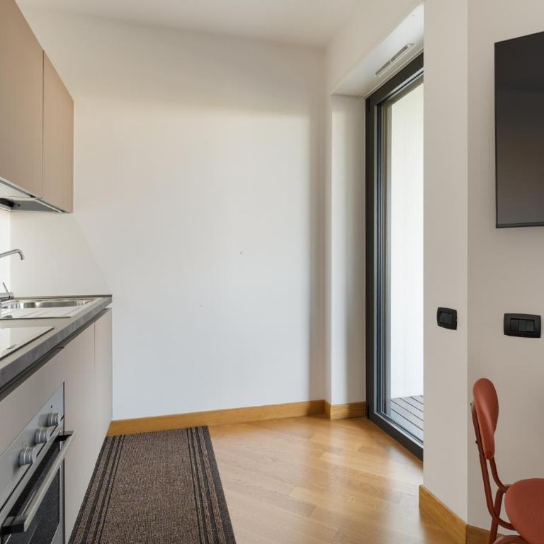 GuestHost - Traiano Comfy and Bright Studio - Estudio - 12