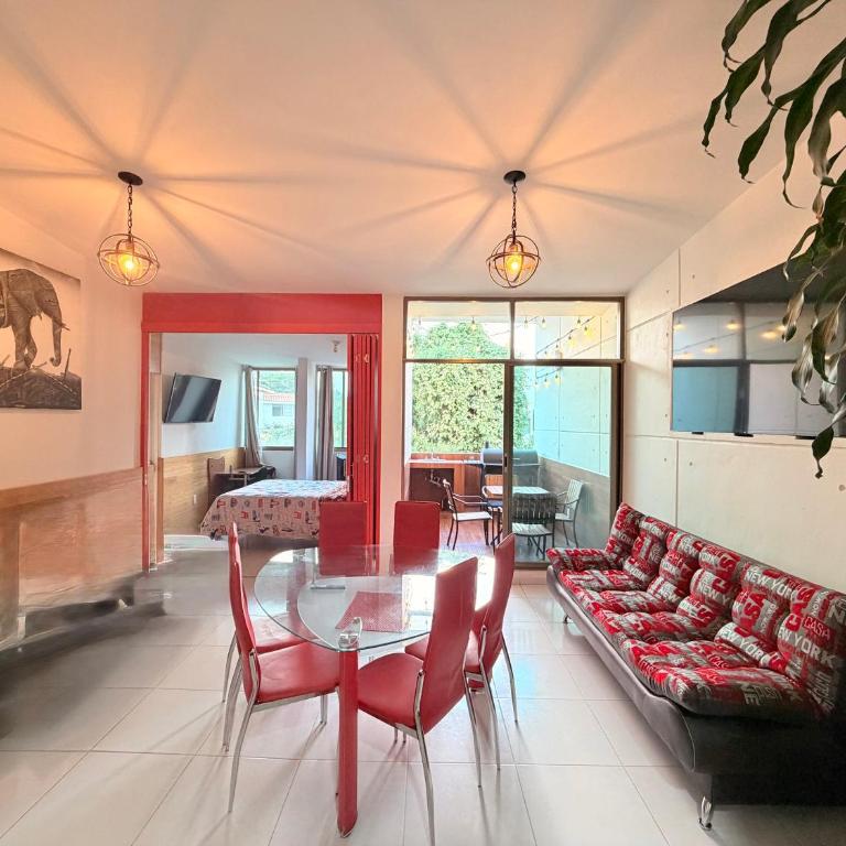 Loft Estilo y Diseño, Alberca con Calefacción! Cuernavaca somos los únicos en ofrecerte 2 jacuzzis climatizados y sistema de hidromasaje tipo Spa! Amplia y lujosa cama para alberca! Terraza privada con asador de carbon! 3 smart TV, Wi-Fi Gratis! - Apartamento de 2 dormitorios con vistas a la piscina - 5